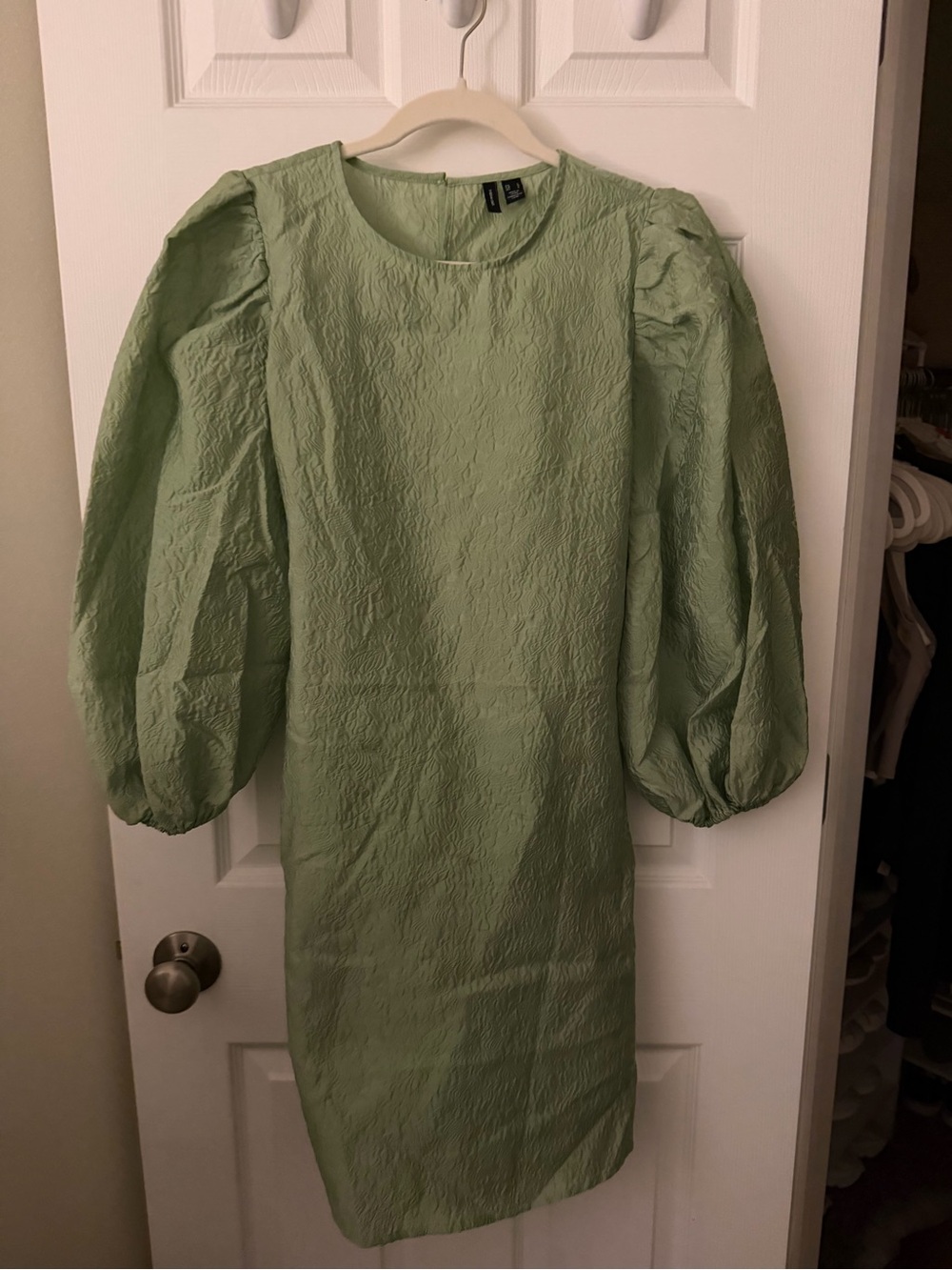 Vero Moda Pastel Green Textured Puff-Sleeve Midi Dress